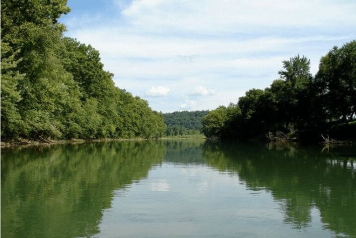 Missouri float trip down the Niangua river