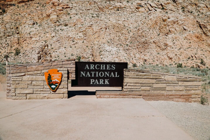 Arches National Park best time to visit sign