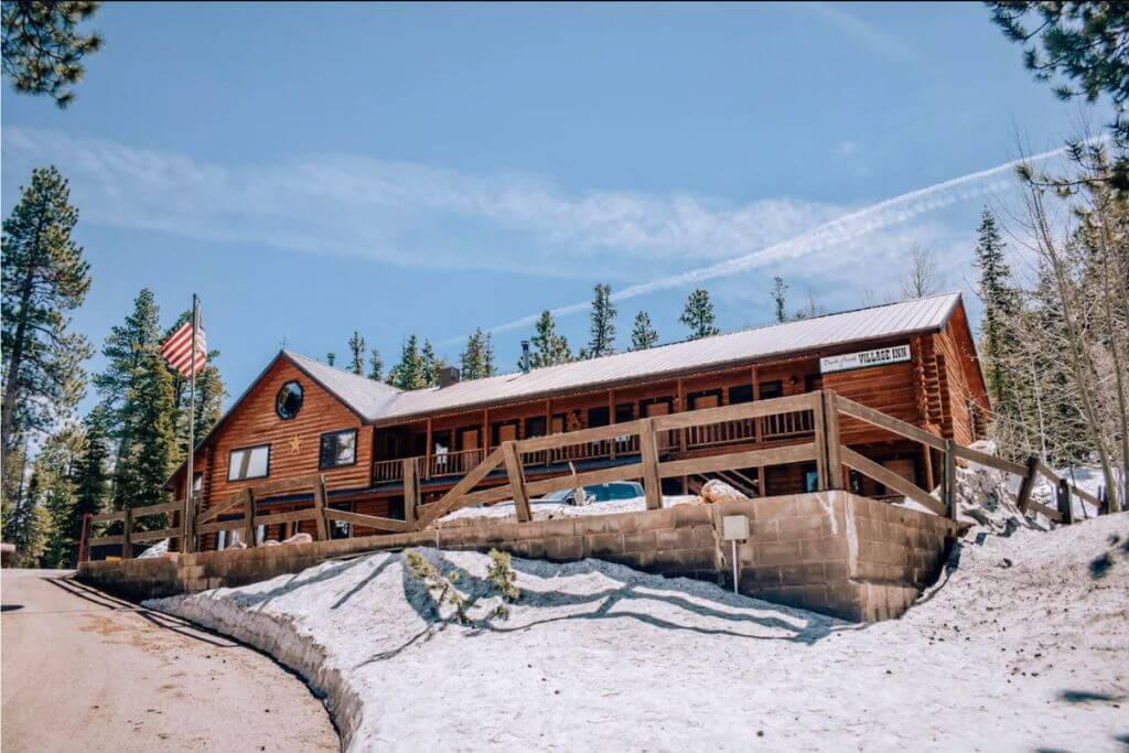 Where to Stay Between Zion and Bryce (15 Best Choices in 2024)