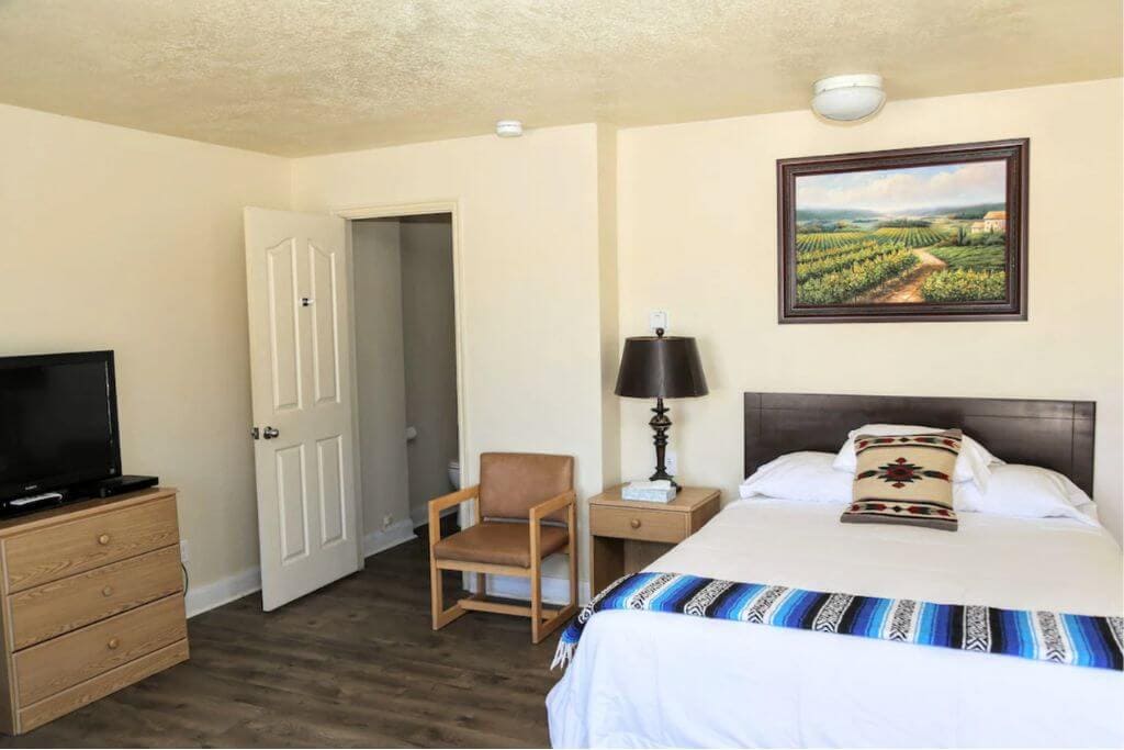 Where to Stay Between Zion and Bryce (15 Best Choices in 2024)