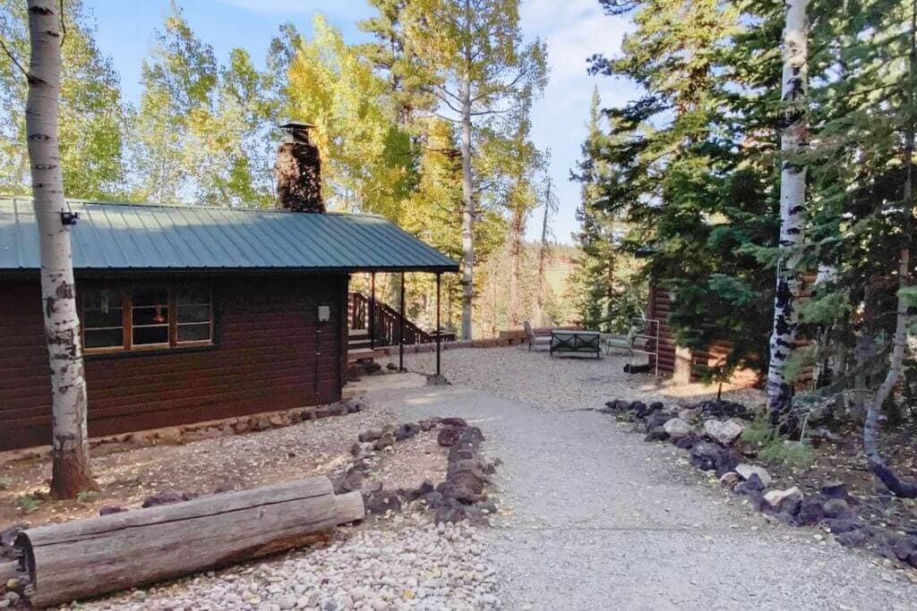 Where to Stay Between Zion and Bryce (15 Best Choices in 2024)