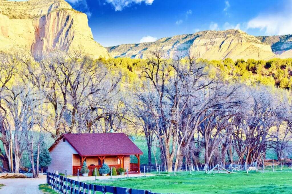 Where to Stay Between Zion and Bryce (15 Best Choices in 2024)