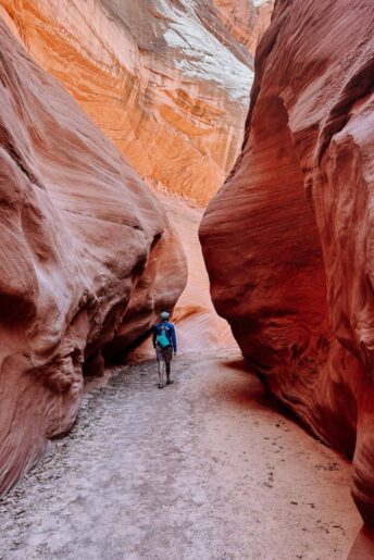 Hiking through the beginning section of antelope canyon