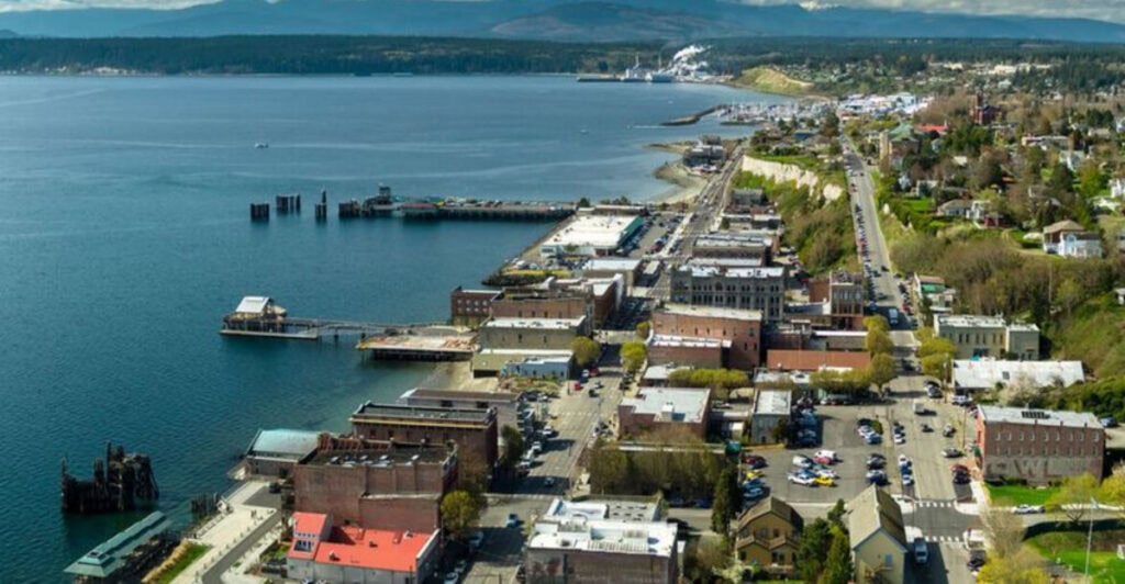 10 Charming Pacific Northwest Towns Where Scenery Steals the Show