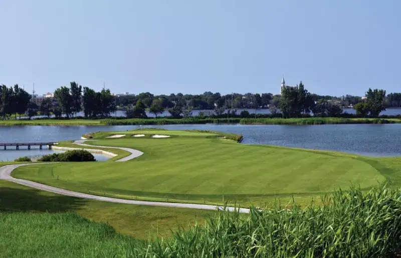 Golf with Chicago Skyline Views at Lost Marsh
