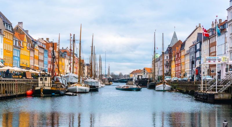Smoother Sightseeing with Fewer Crowds