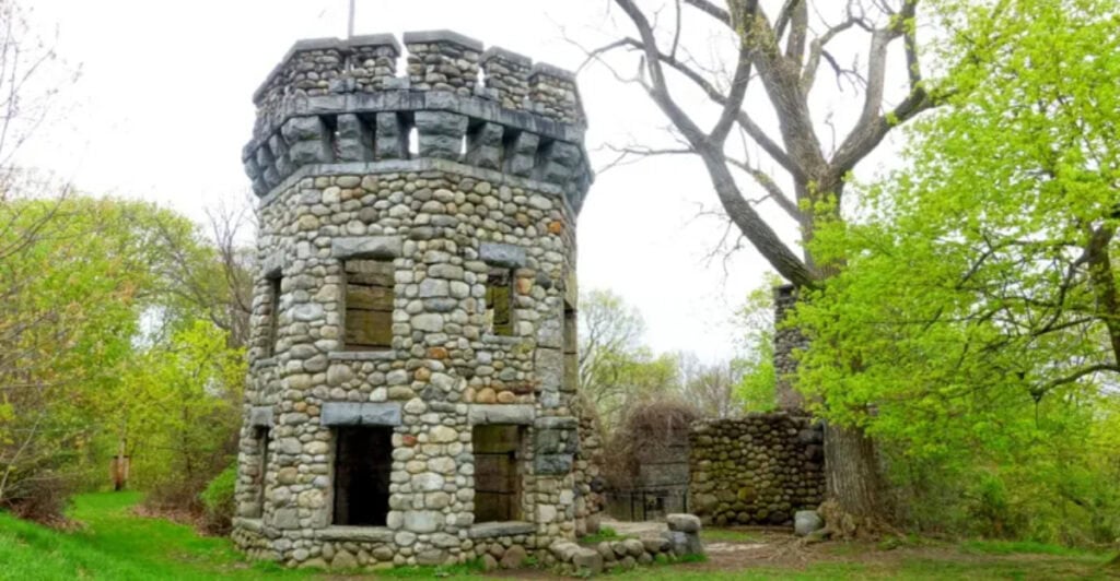 Massachusetts’ “Most Famous School Town” (What to See & Do)