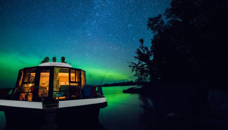Houseboats and Backcountry Spots for Unique Viewing