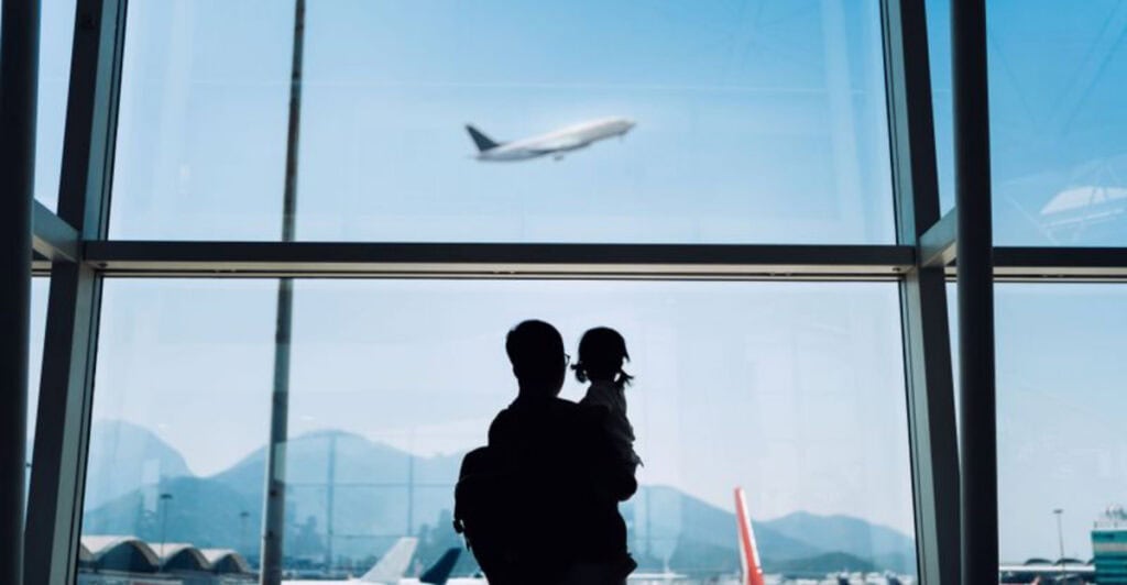 Smaller vs. Larger Airports: Which One Actually Saves You More Money?