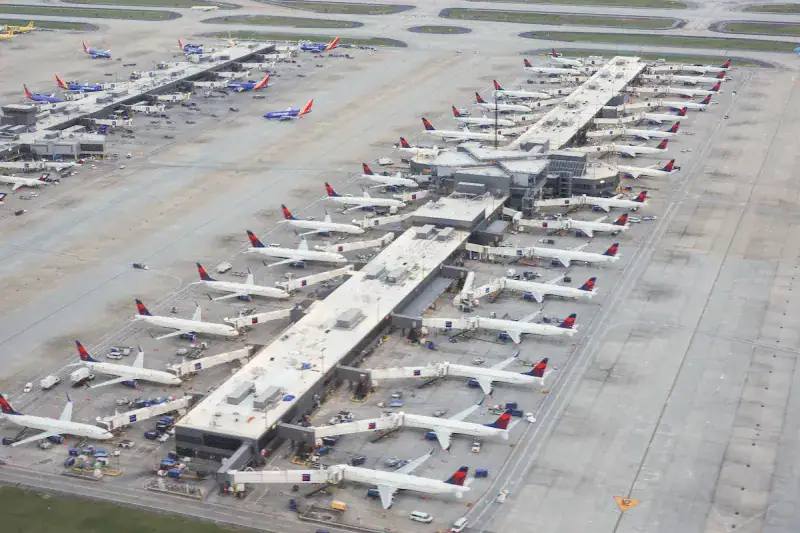 Ticket Prices Drop When Airlines Battle at Major Hubs