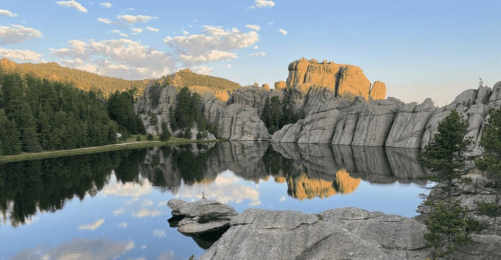 South Dakota, Custer is between Rapid City and Hill City: The town with spires called “Needles”