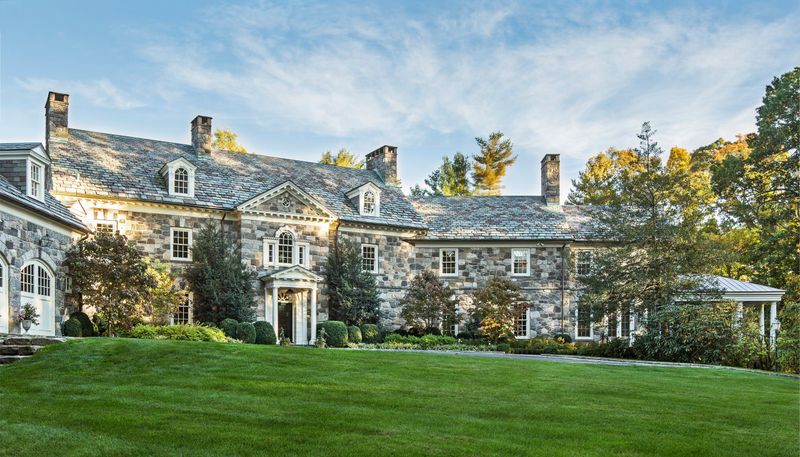 Admire Architecture That Spans Four Centuries