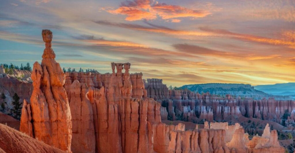 Utah, Bryce Canyon is between Tropic and Panguitch: The town with hoodoos that look like fairy castles