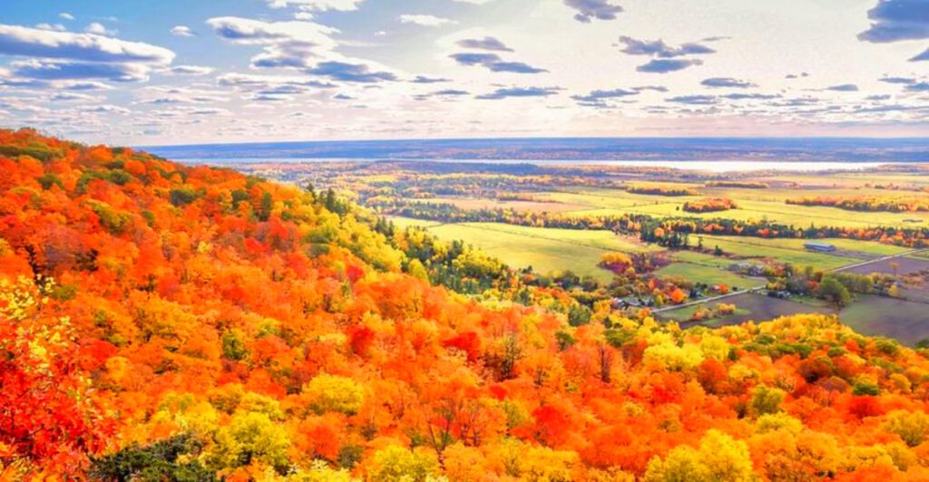 Where to See the Most Breathtaking Autumn Views in Canada This September 2025