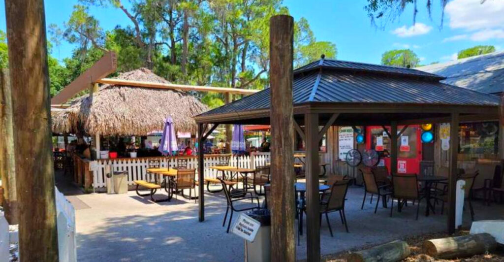 12 Best “Middle of Nowhere” Places to Eat in Florida