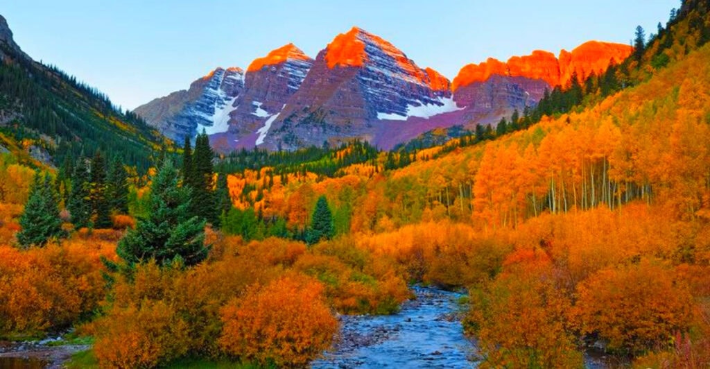 13 Leaf-Peeping Hikes With Jaw-Dropping Views This Fall