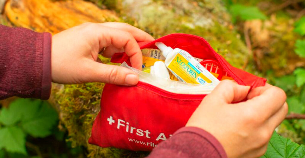 15 Essentials Women Should Always Carry on the Trail