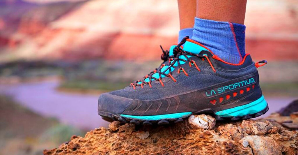 16 Best Travel Shoes for Mountain Hiking