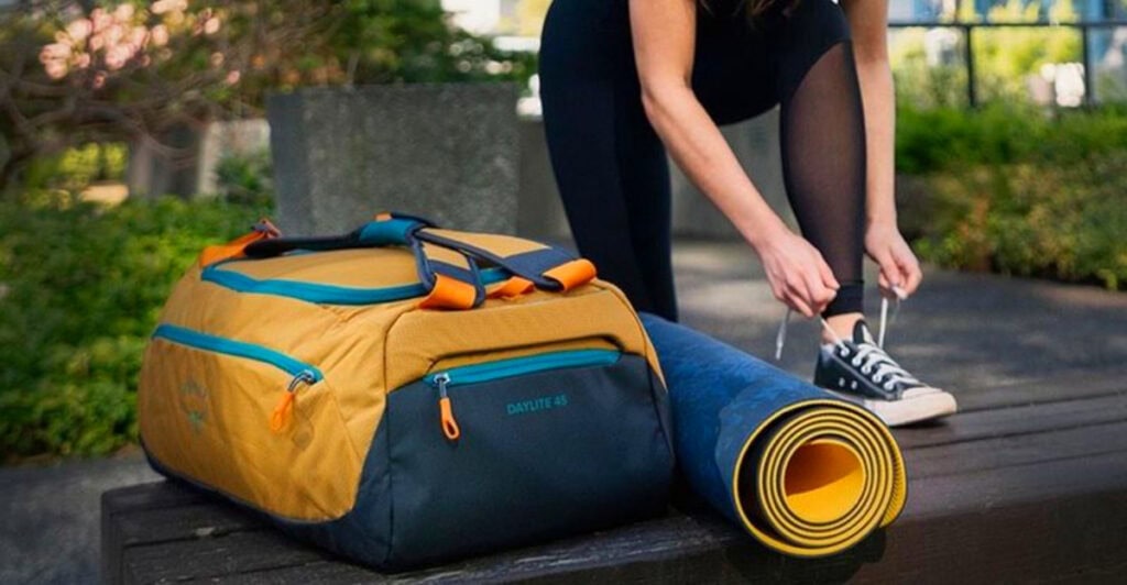 9 Best Lightweight Duffle Bags for Digital Nomads (Under 1 kg / 2.2 lbs)