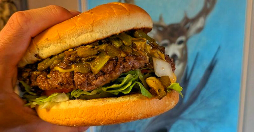 5 Must-Try Stops on New Mexico’s Legendary Green Chile Cheeseburger Trail