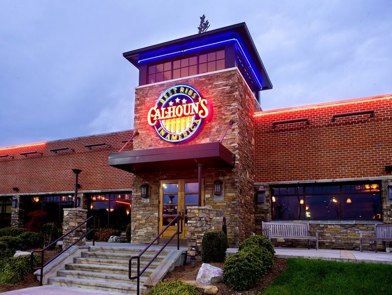 Calhoun's — Knoxville's Riverside Favorite