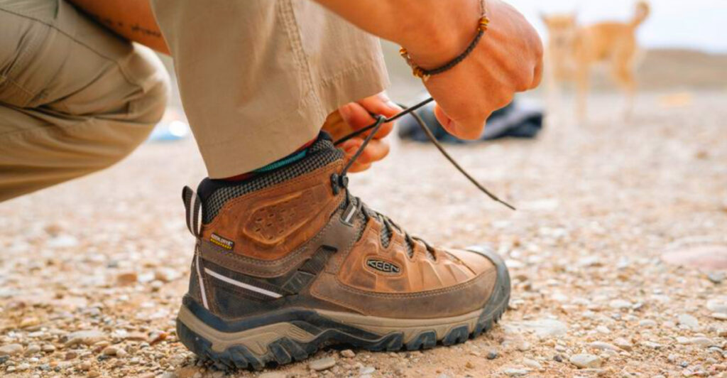 7 Comfortable Wide-Fit Shoes for Everyday Travel (2025)