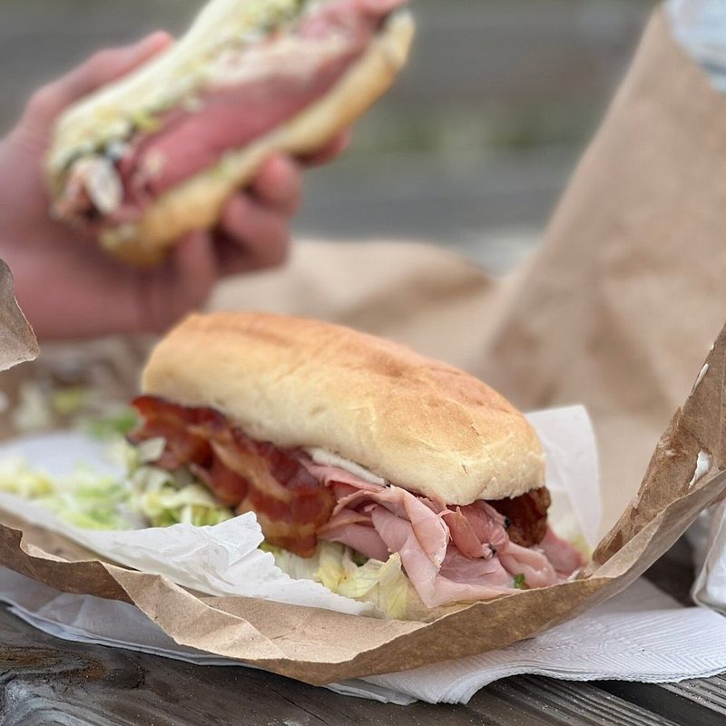 Country Deli: Outer Banks' Sandwich Sensation