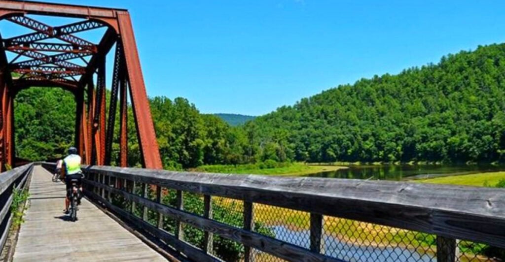 A Virginia Gem With Bluegrass Roots and Appalachian Views