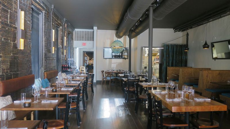 Customshop (Elizabeth) — polished neighborhood classic