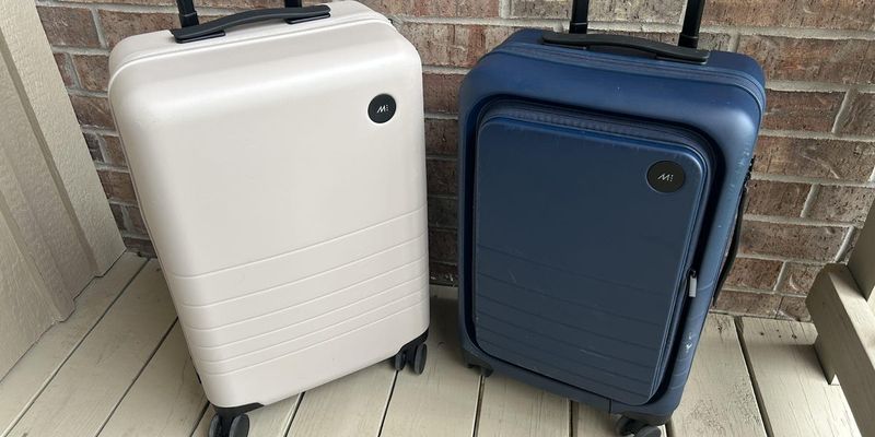 Monos Carry-On