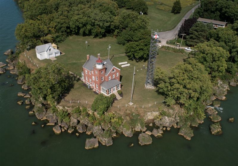 South Bass Island, Ohio (Lake Erie) — South Bass Island Lighthouse (Put-in-Bay)