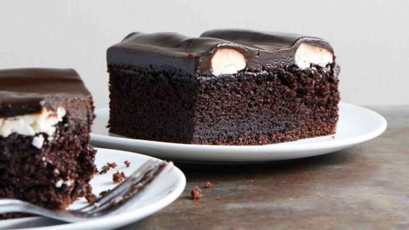 Bumpy Cake: Buttercream Undercover