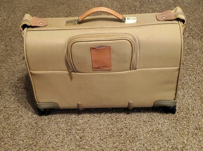 Hartmann Ratio Classic Deluxe Carry-On Spinner