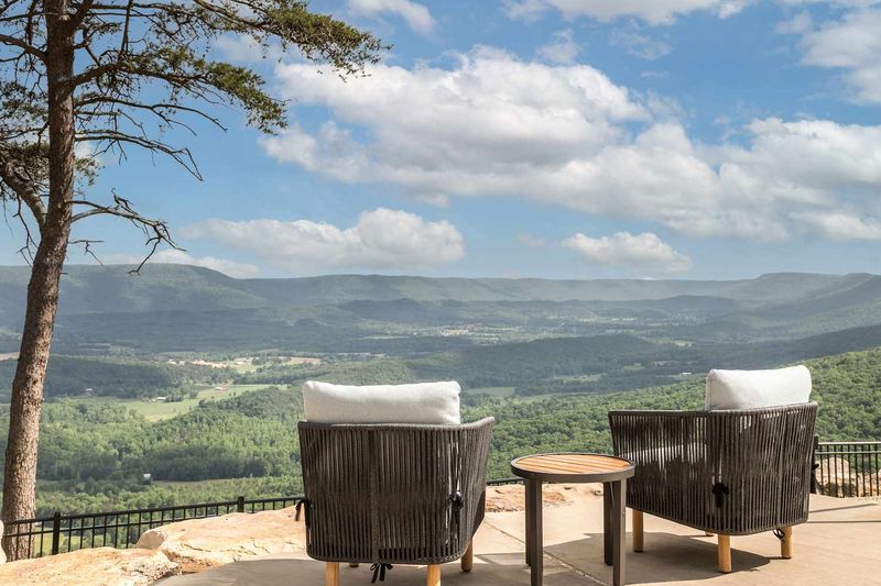 Auld Alliance at Cloudland: Mountain Cabin With European Flair