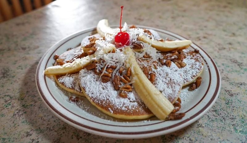 Mel's Diner — Retro Vibes with Elvis-Approved Pancakes