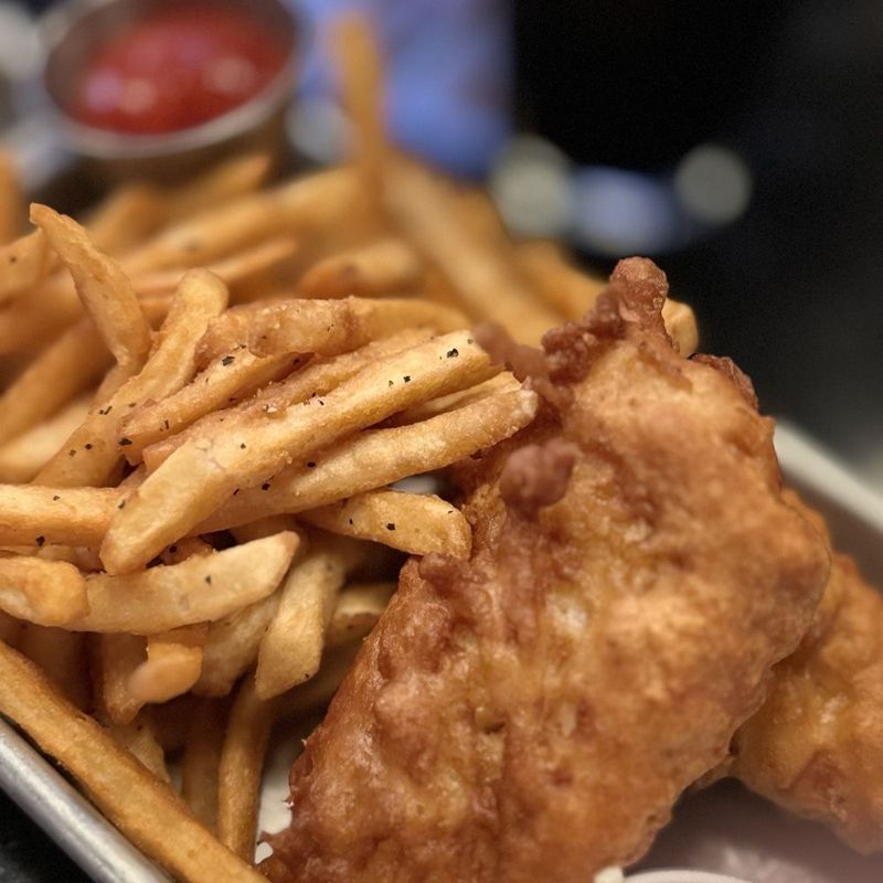 Big Shake's Hot Chicken & Fish — Franklin's Spicy Seafood Spot