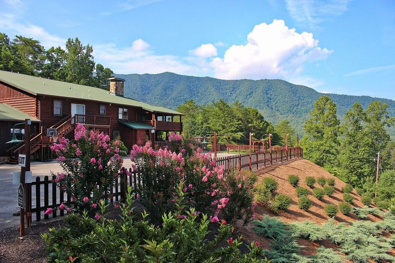 Tuckaleechee Retreat Center Cabins — Townsend