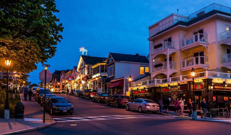 Cozy New England Charm Awaits Nearby