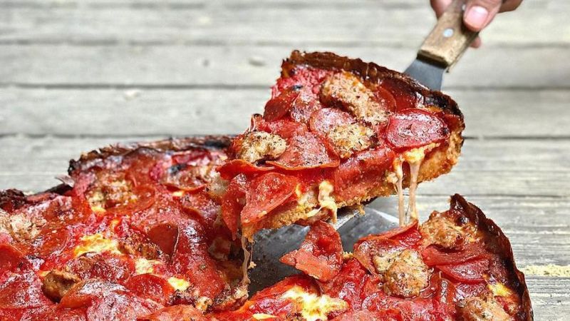 Pequod's Pizza (Lincoln Park) — the caramelized-crust cult