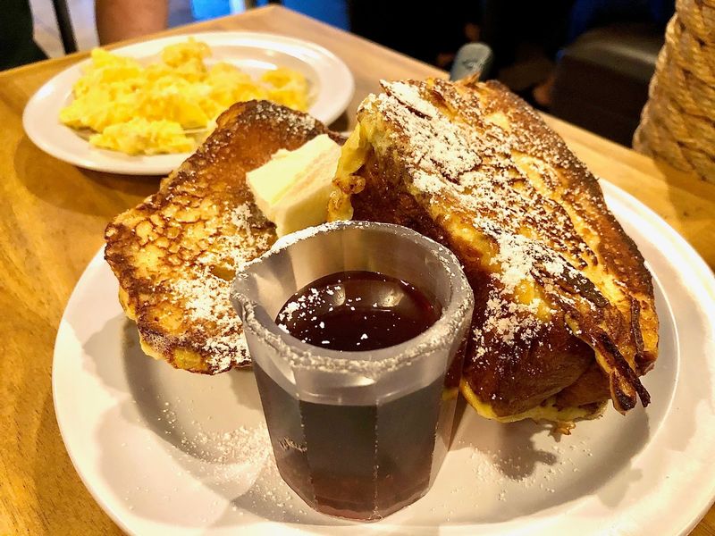 Sunrise Cafe: Chicago's Hidden Vintage Breakfast Treasure