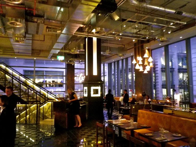 Bread Street Kitchen: Warehouse-Chic Energy