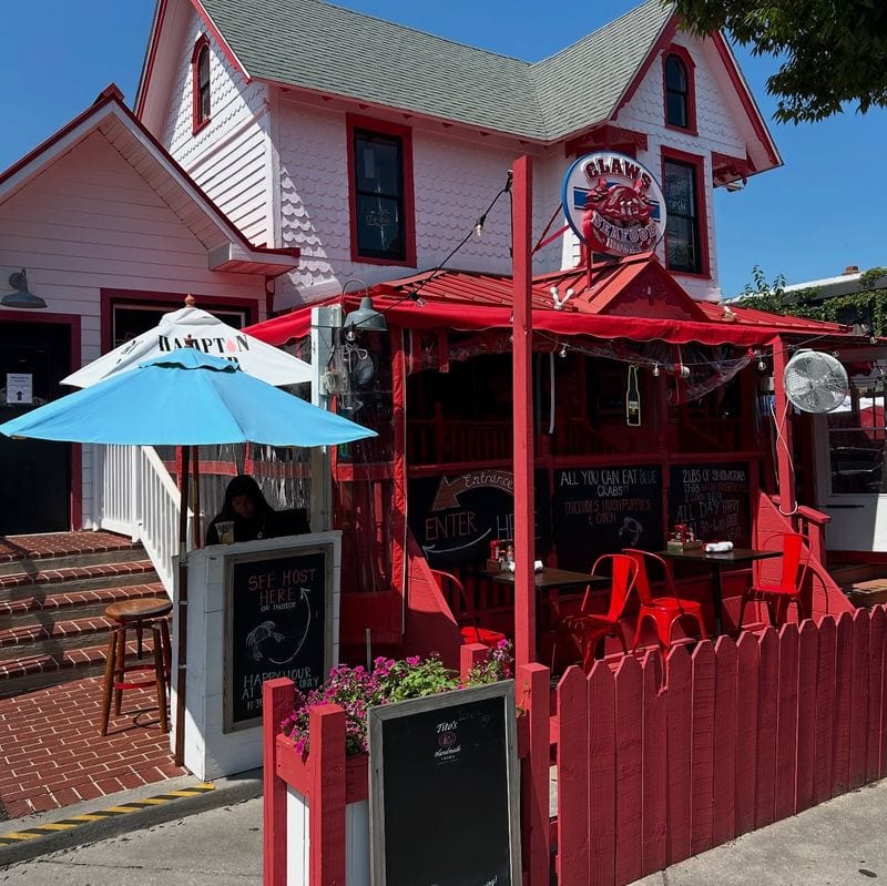 Claws Seafood House: Victorian Charm Meets Crab Shack Casual