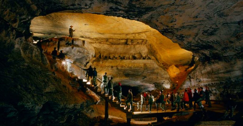 Kentucky, Cave City is between Park City and Brownsville: The town with the world’s longest cave system