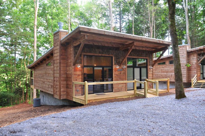 Dancing Bear Lodge Cabins — Townsend (the “Peaceful Side”)