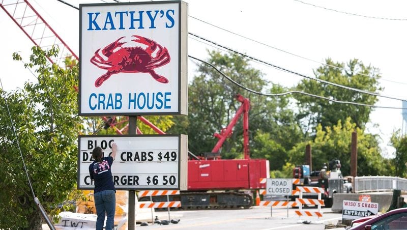 Kathy's Crab House: Riverside Feasting With a View