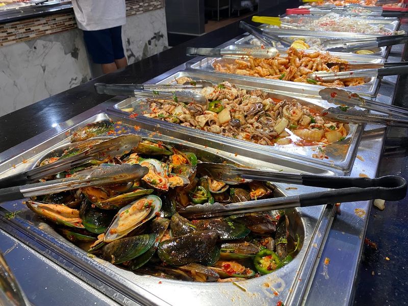 Harbor Seafood Super Buffet: Ocean Treasures in the Desert