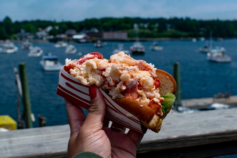 No Neon Signs, Just Lobster Rolls on a Splintered Dock