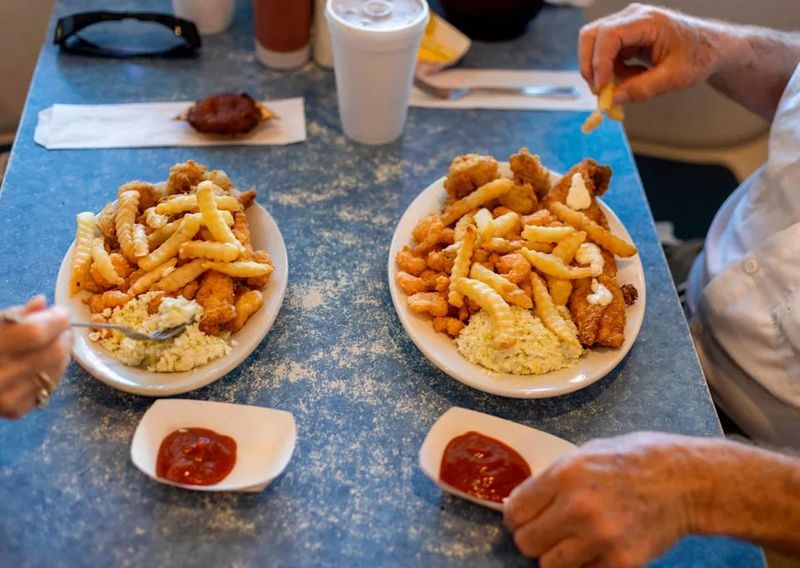 Calabash Seafood Hut – The Original Lightly-Breaded Paradise