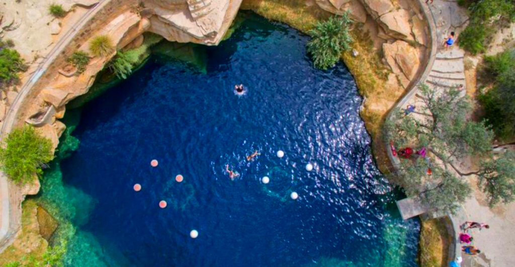 New Mexico’s Enigmatic Blue Hole: The Route 66 Crystal Pool That’s a Diver’s Dream