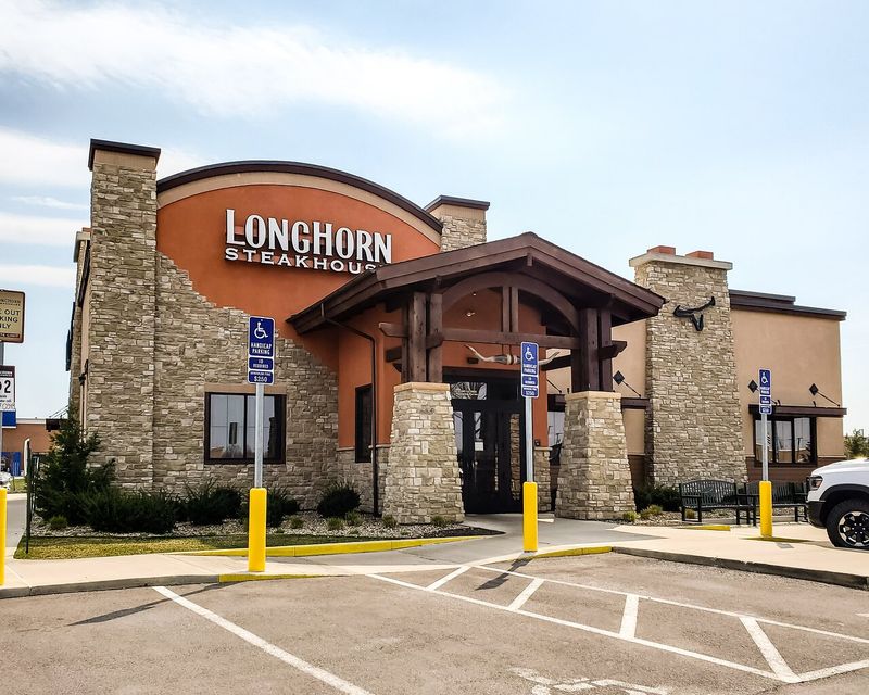 LongHorn Steakhouse - Reliable Comfort Food